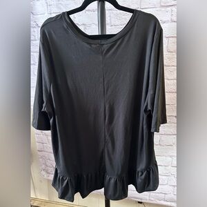 NWOT Sz 4X Boutique Oversized Tunic W/ ruffle. Super soft, great w/ leggings